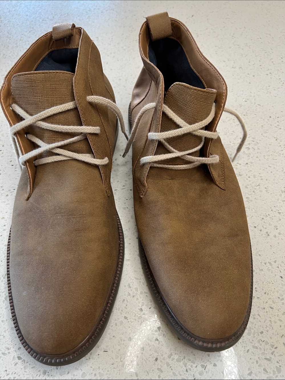 Men's Suede Tan Chukka Boots with Lace-Up Closure